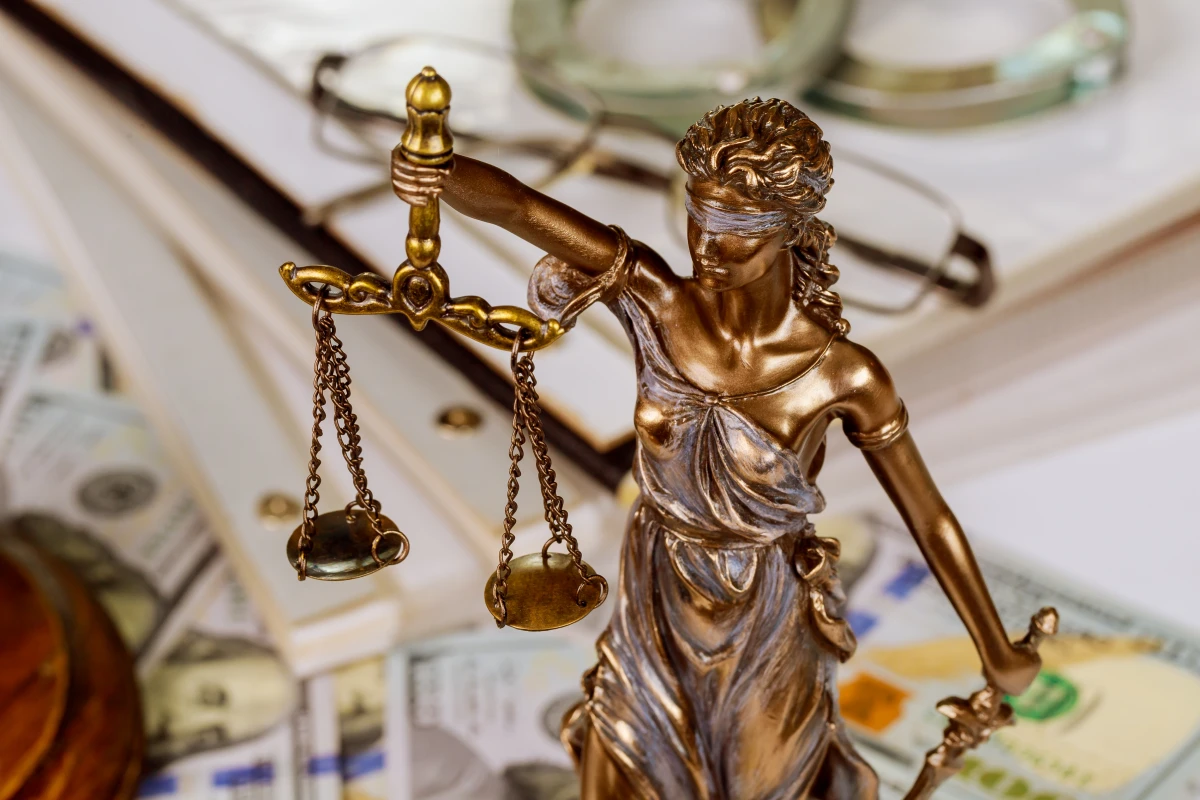 Infractions et sanctions pénales : Comprendre les rouages de la justice